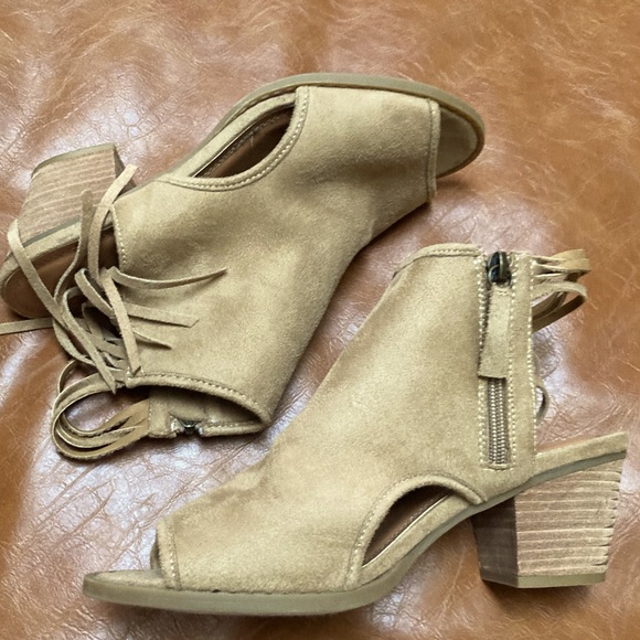 Mari A. Wylie Camel leather heeled open toe booty size 9 - Picture 1 of 6